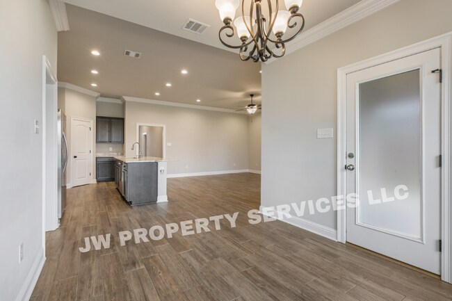 Building Photo - 612 Claiborne Trails Dr