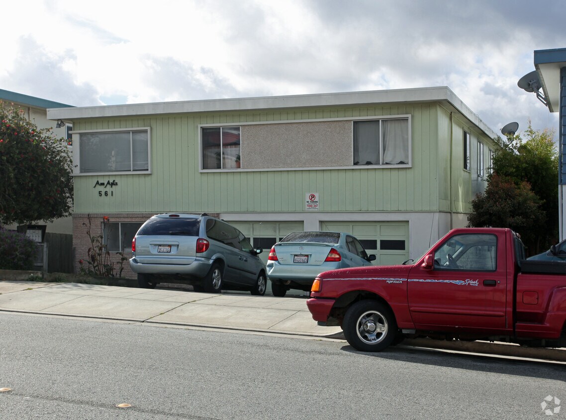 Primary Photo - 561 Commercial Ave