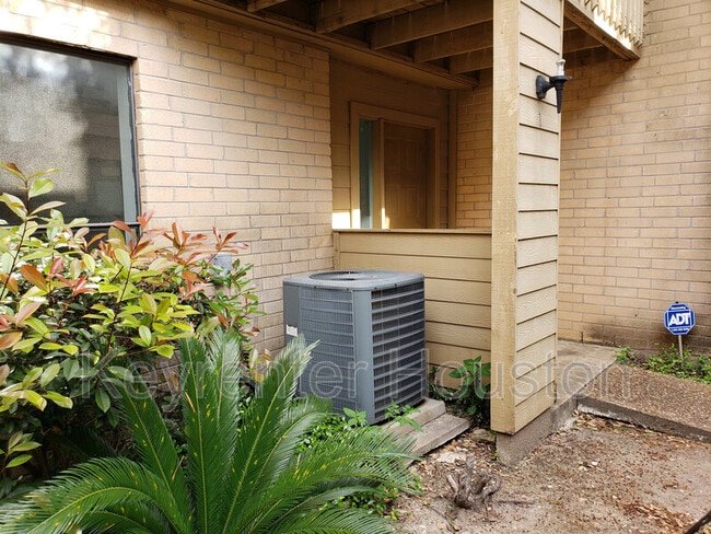 Building Photo - 6750 Sands Point Dr