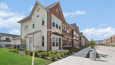 Building Photo - 11201 American Elm Wy