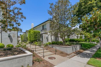 Building Photo - 1063 Dover Dr