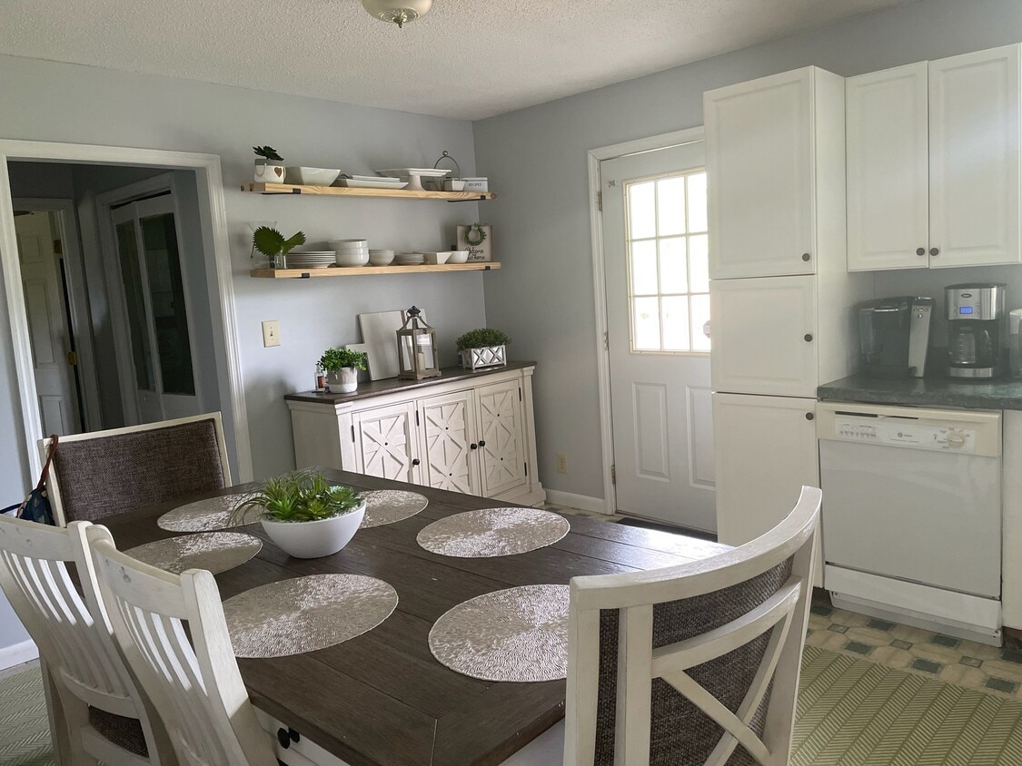 Foto principal - 2331 Goodsprings Rd