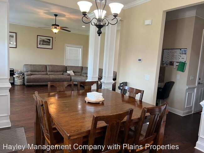 Building Photo - 4 br, 2.5 bath House - 2607 Salford