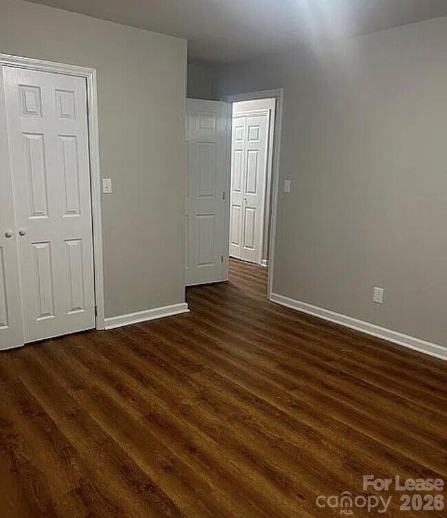 Foto del edificio - 740 Log Cabin Dr