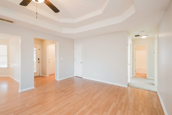 Building Photo - 135 Branchwood Dr