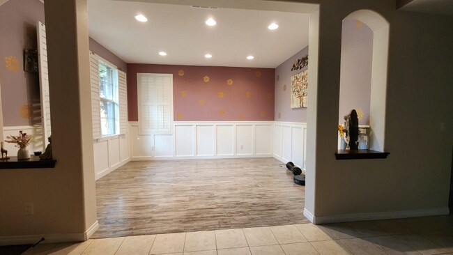 Building Photo - 15869 Paseo Del Sur