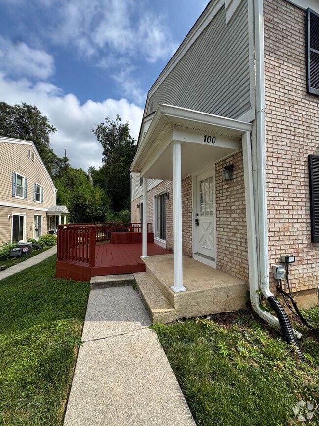 Building Photo - 100 Ridgelawn Rd