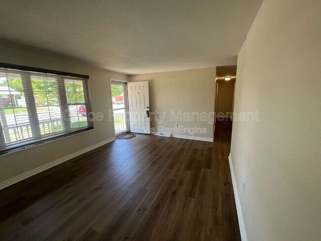 Foto del edificio - 830 S 7th Ave