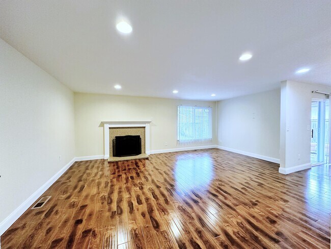 Building Photo - 12900 SW Barberry Dr