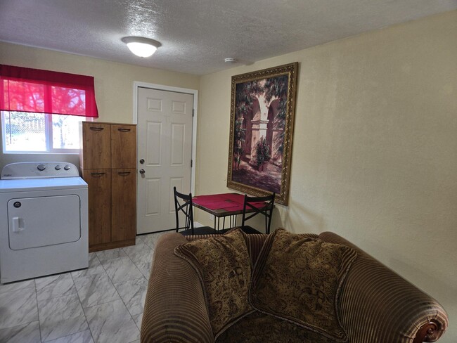 Foto del edificio - 1713 Anderson St