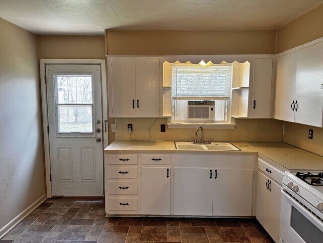 Building Photo - 102 Ave G