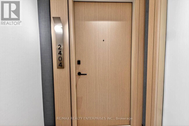 Photo du bâtiment - 60 Central Park Roadway