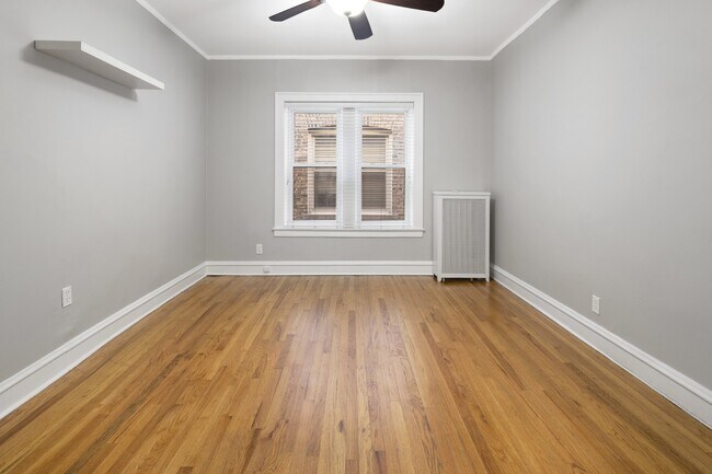 Building Photo - 537 W Addison St