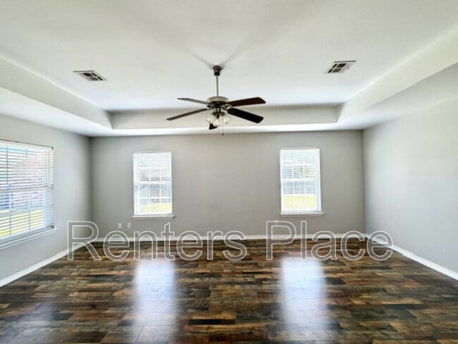 Building Photo - 2102 Greenbrier Ct