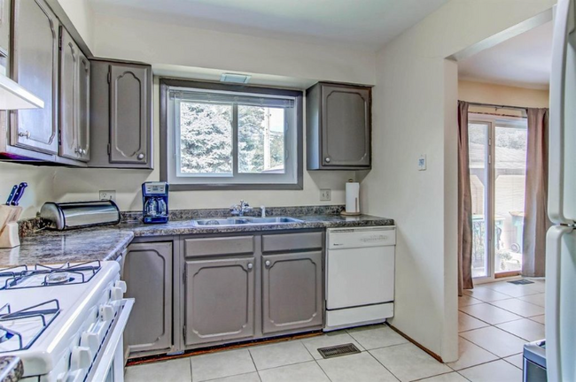 Foto del edificio - 1035 Ridge Rd