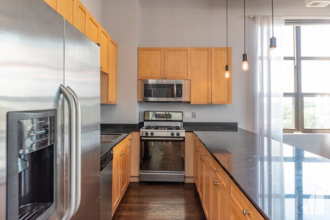 Foto del edificio - Incredible 2 bed/2 bath condo in Lake View...