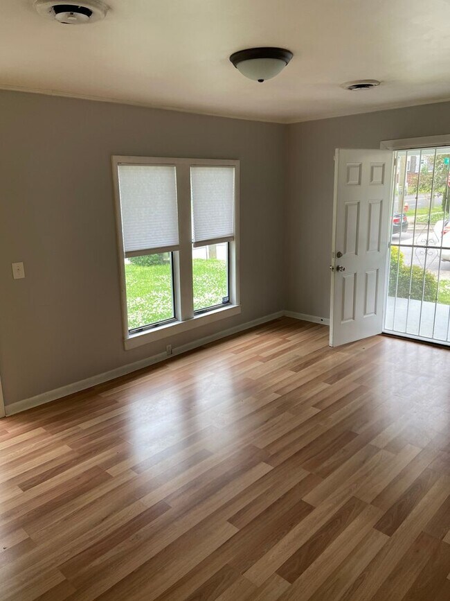 Building Photo - Cozy Cottage in Waverly Belmont Neighborhood, Minutes to Belmont, 12th South and Wedgewood Housto...