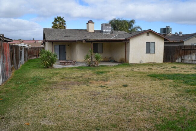 Foto del edificio - 4809 Millbrook Way