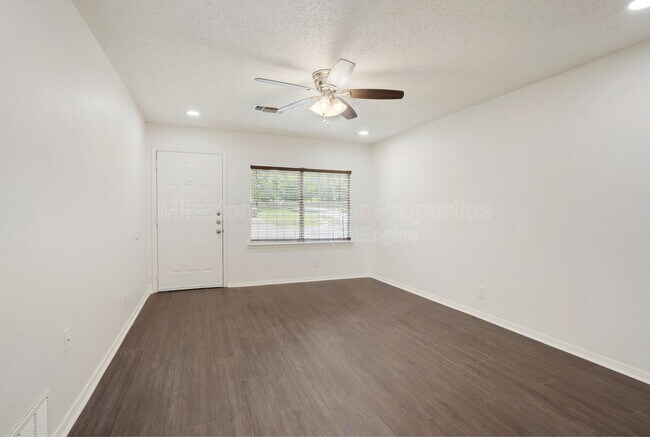 Foto del edificio - 1829 Ridgewood Rd