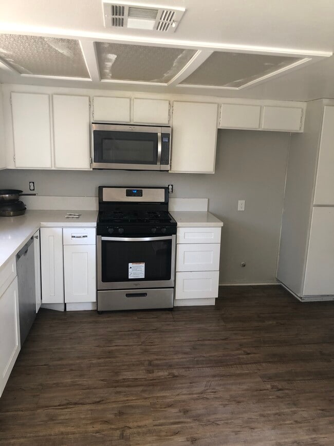 662 Woodcrest Dr, Lake Elsinore, CA 92530 Townhome Rentals in Lake