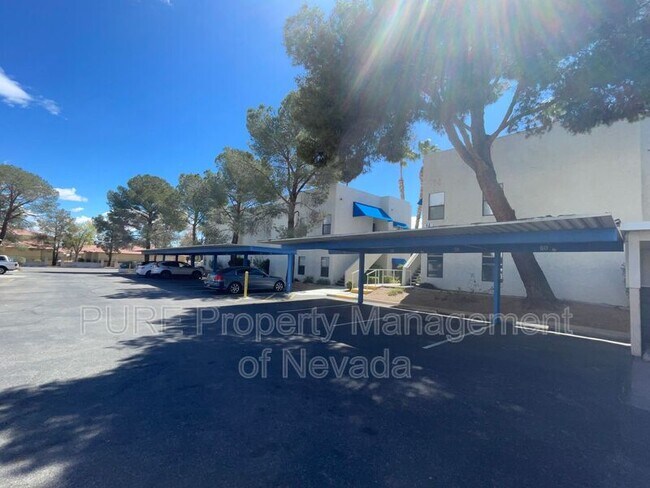 Foto del edificio - 2679 Red Rock St