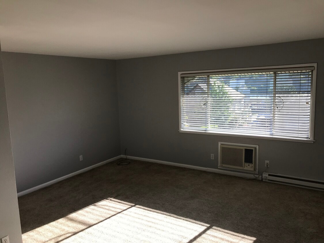 Bedroom/Living room. - 1103 Prospect Avenue