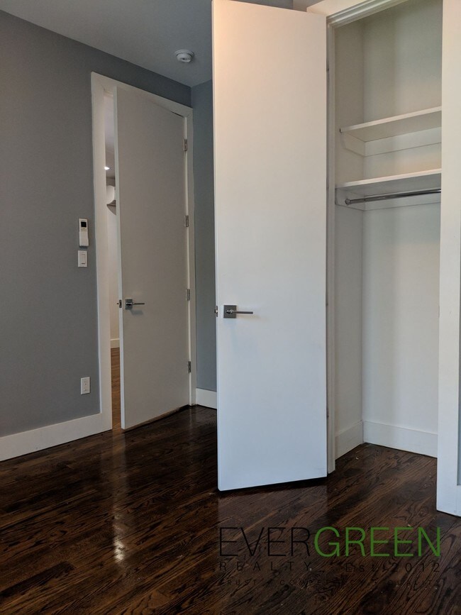 Foto del edificio - 114 Woodbine St
