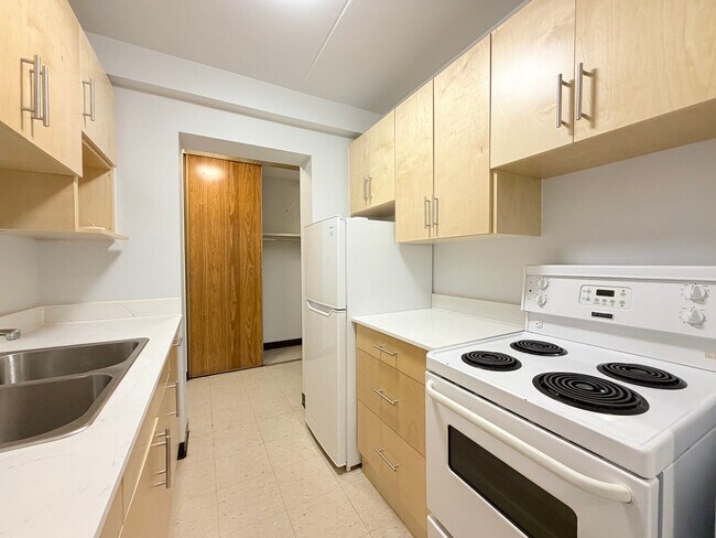 Photo du bâtiment - 2 BED / 1 BATH APARTMENT FOR SENIORS – $1,209 ALL UTILITIES INCLUDED