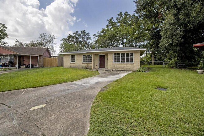 Building Photo - 7 Talisman Ct