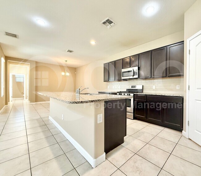Foto del edificio - 25223 N 107th Dr