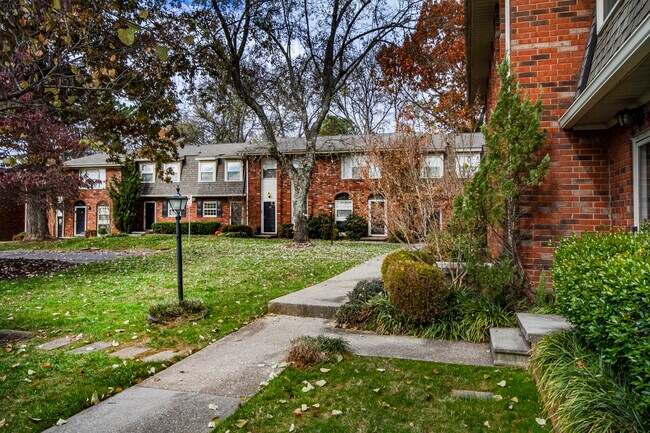 Foto del edificio - 6527 Deane Hill Dr