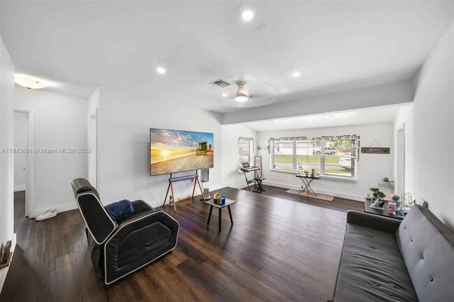 Foto del edificio - 600 SW 10th St