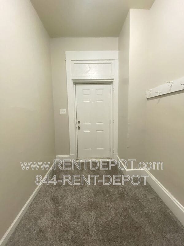 Building Photo - 816-818 W. Iowa St.