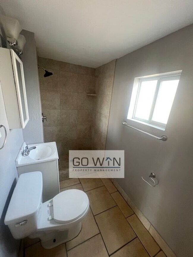 Foto del edificio - 1832 E Harvard St