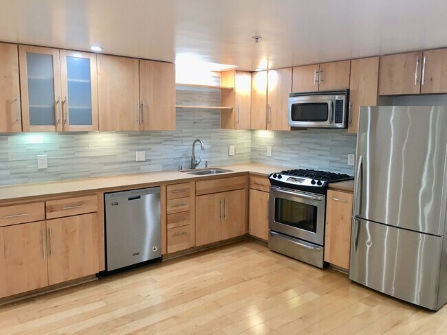 Building Photo - Prime Location - Presidio Heights Condo w/...