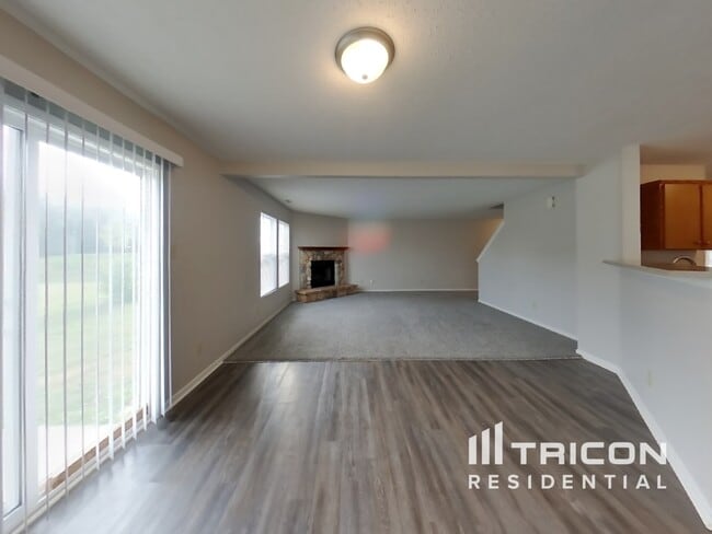 Foto del edificio - 7811 Amadeus Dr