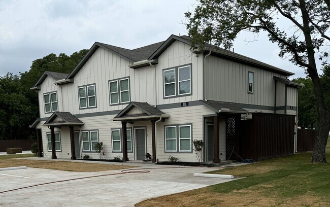 Foto del edificio - 1513 N Commerce St