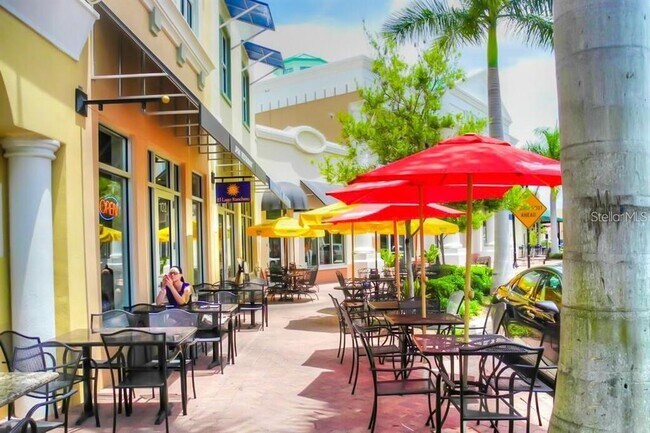 Foto del edificio - 8111 Lakewood Main St