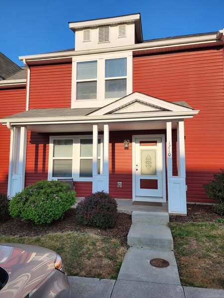 Primary Photo - 1210 Poet's Ct