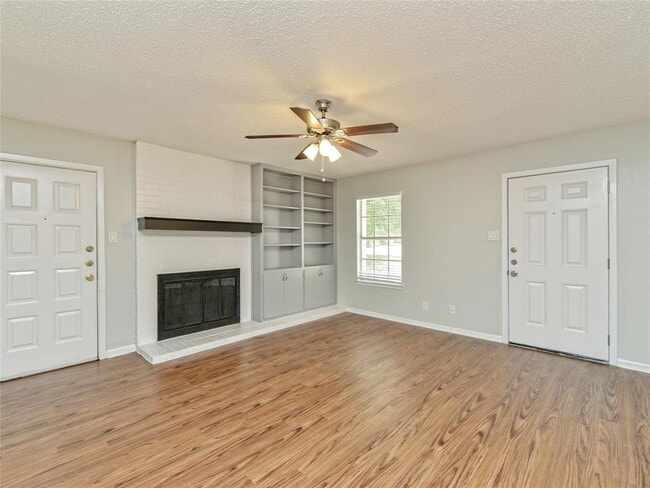 Building Photo - 1010 Cushing Dr