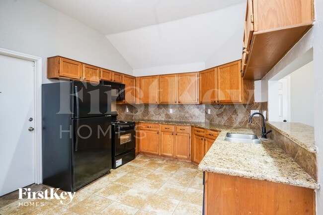 Building Photo - 2338 Loyanne Dr