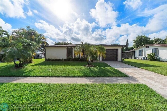 Foto del edificio - 14656 Sunny Waters Ln