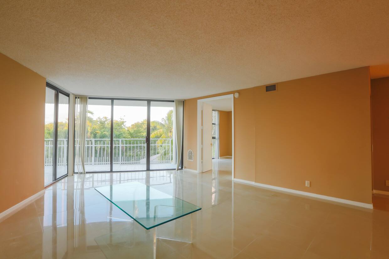 Living Room looking out to balcony. - 1000 Quayside Ter