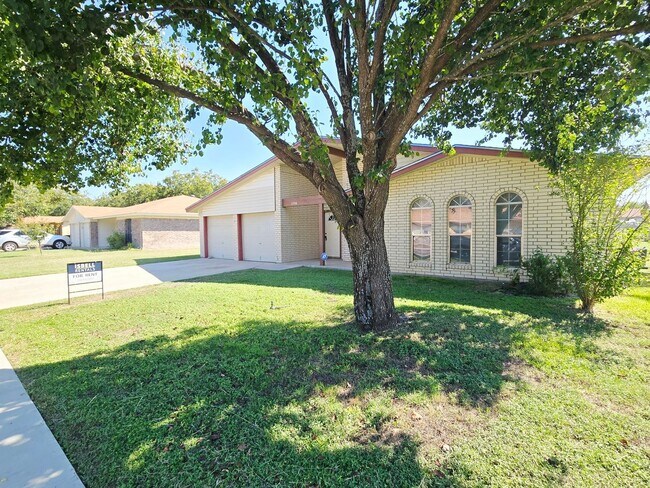 Foto del edificio - HOME FOR THE HOLIDAYS SPECIAL & SECTION 8 / HUD ACCEPTED - AVAILABLE NOW!