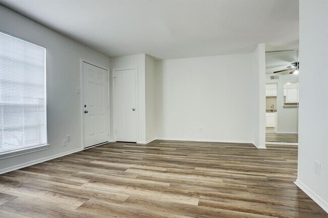 Foto del edificio - 11540 Chimney Rock Rd