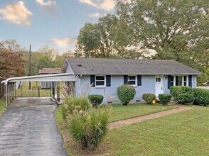 Building Photo - 1641 Vista Ln