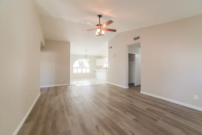 Building Photo - 15345 W Lea Ln