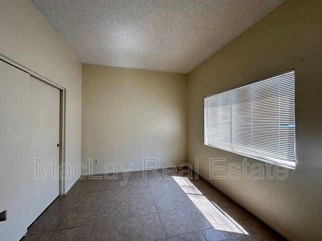 Foto del edificio - 2801 E Monte Cristo Ave