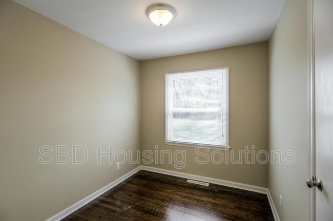 Building Photo - 6811 E 98th Terrace