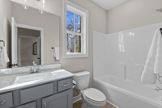 Baño privado - 8809-8813 Litchford Rd